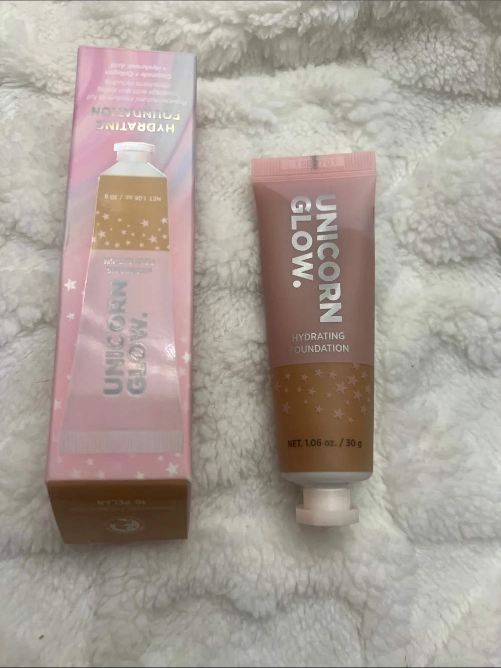 Unicorn Glow Hydrating Foundation & Gold Eye Patches